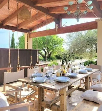 Authentic With Pool, 15 Miles, Absolute Privacy Villa *