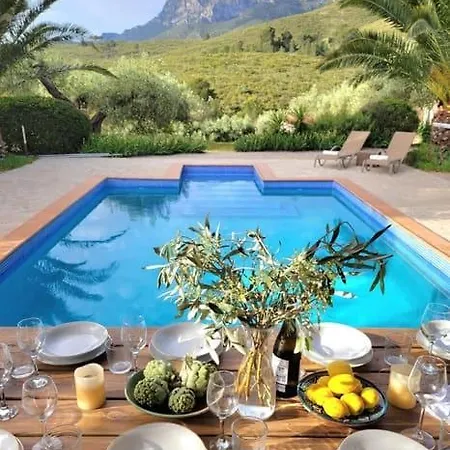 Authentic With Pool, 15 Miles, Absolute Privacy Villa